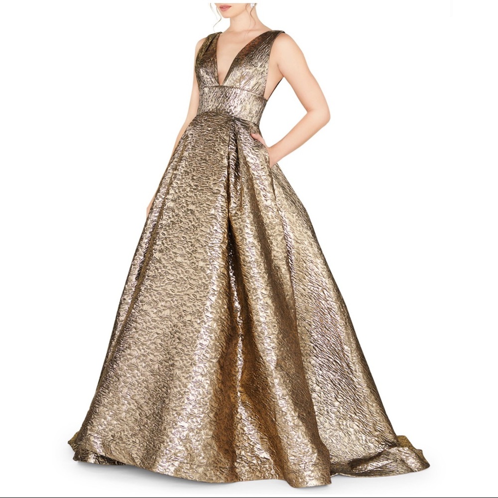 SOLD π€© NEW Mac Duggal gold long gown dress 8 - Picture 1 of 2
